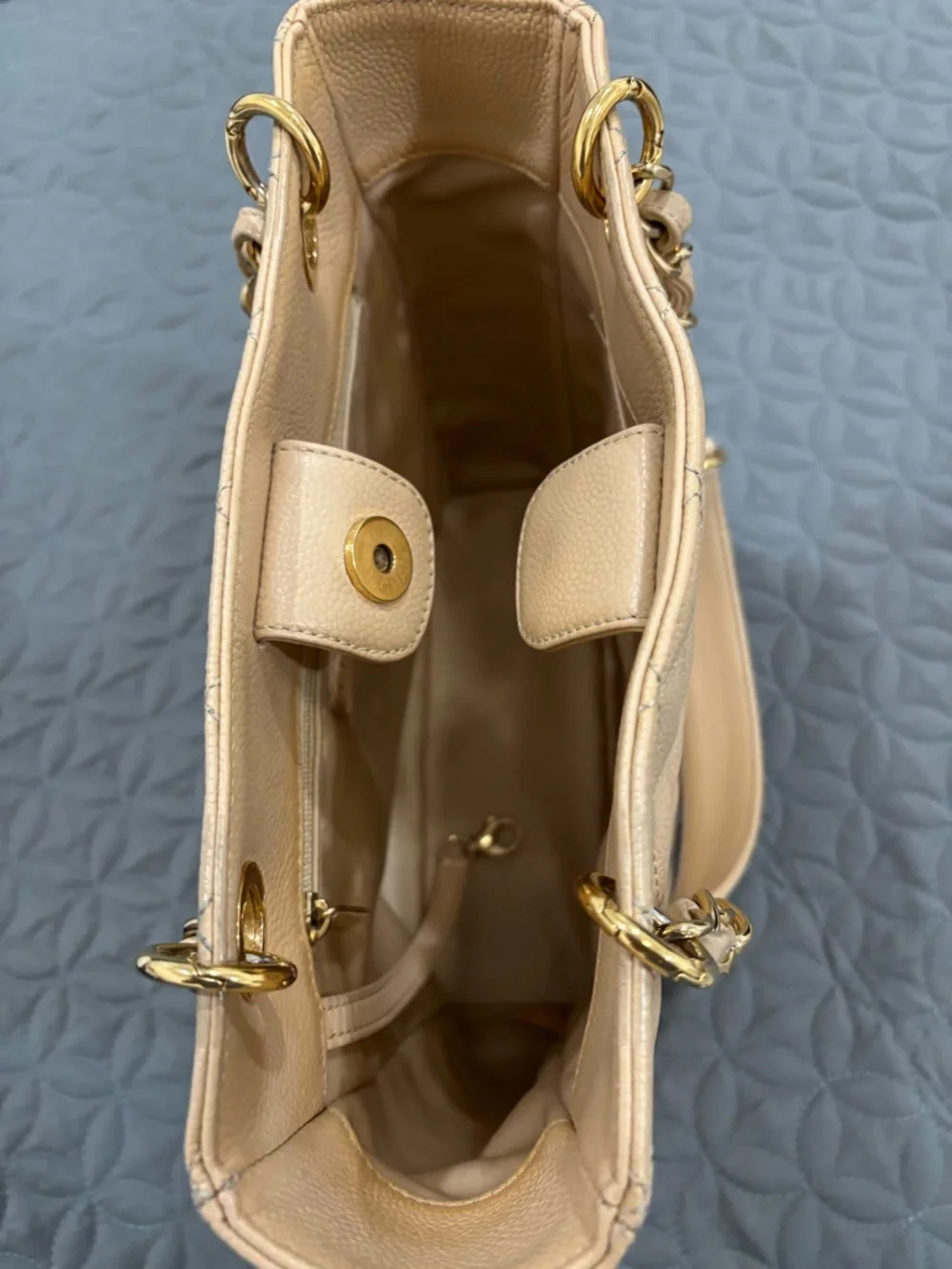 CHANEL caviar Beige Leather Shoulder Bag with Gold Hardware